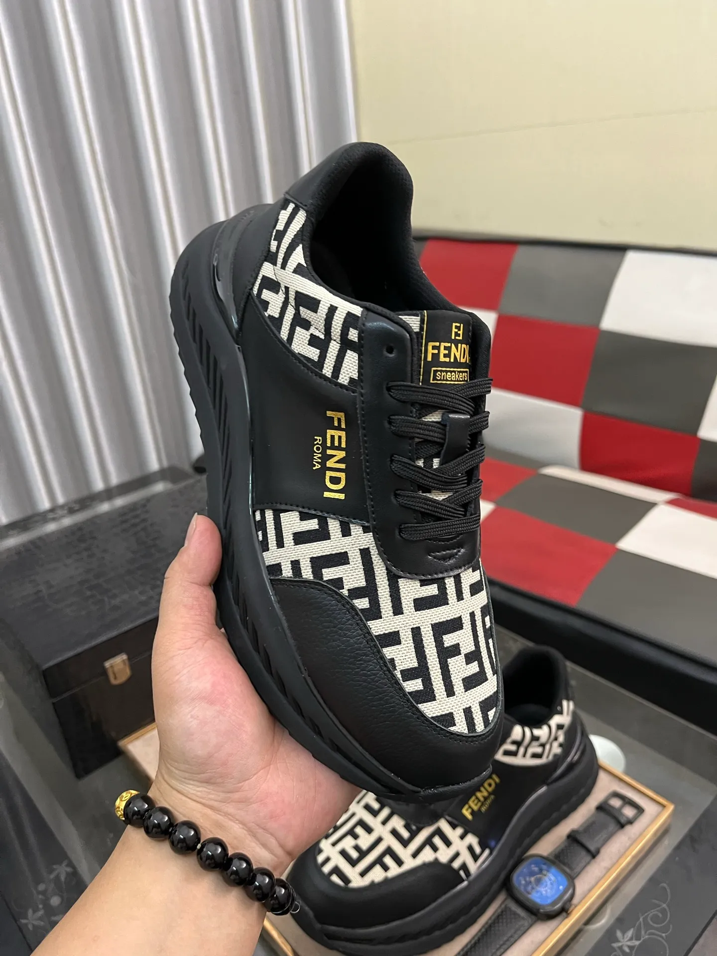 Men's Men's Shoes💰458⌚️⌚️[Fendi] Fendi's latest casual shoes for men! Available at counters simultaneously! Made entirely of imported top-grain calfskin, the interior is made of top-grain water-dyed cowhide, and the original factory-supplied rubber outsole. Leading new fashion concepts. Matching code: 38-444️⃣Colors available